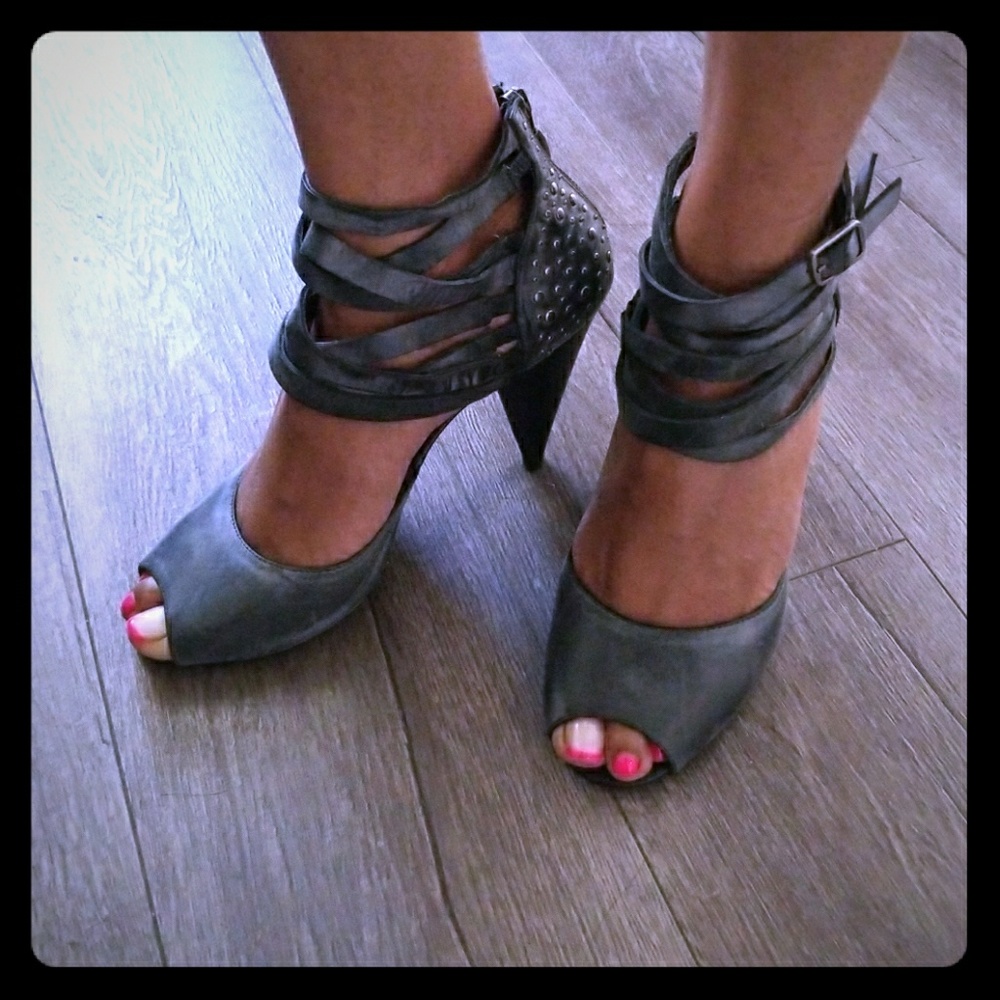 DKNY sandal